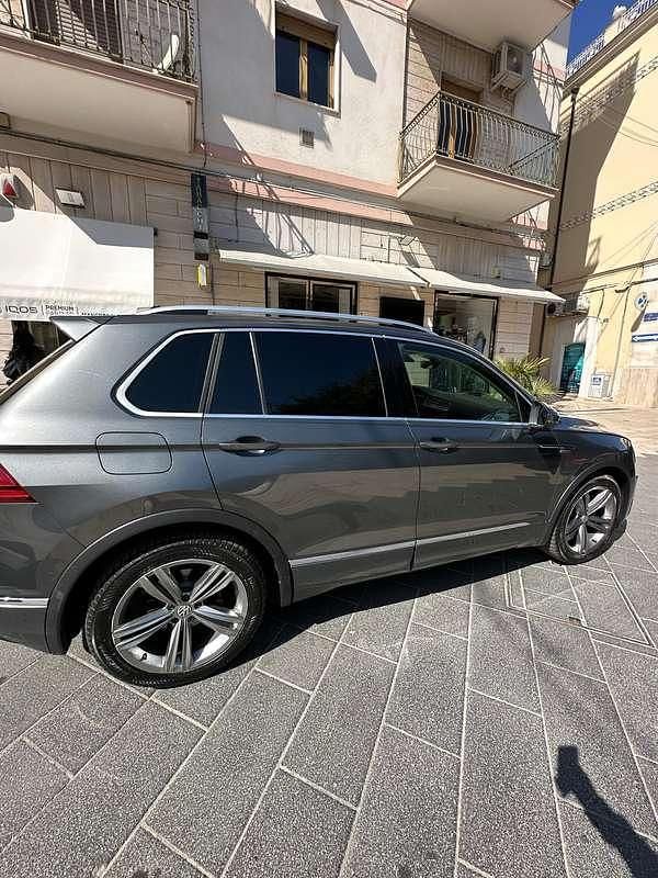 Usata VW Tiguan R-line 150 CV (110 kW) 2018 Grigio SUV