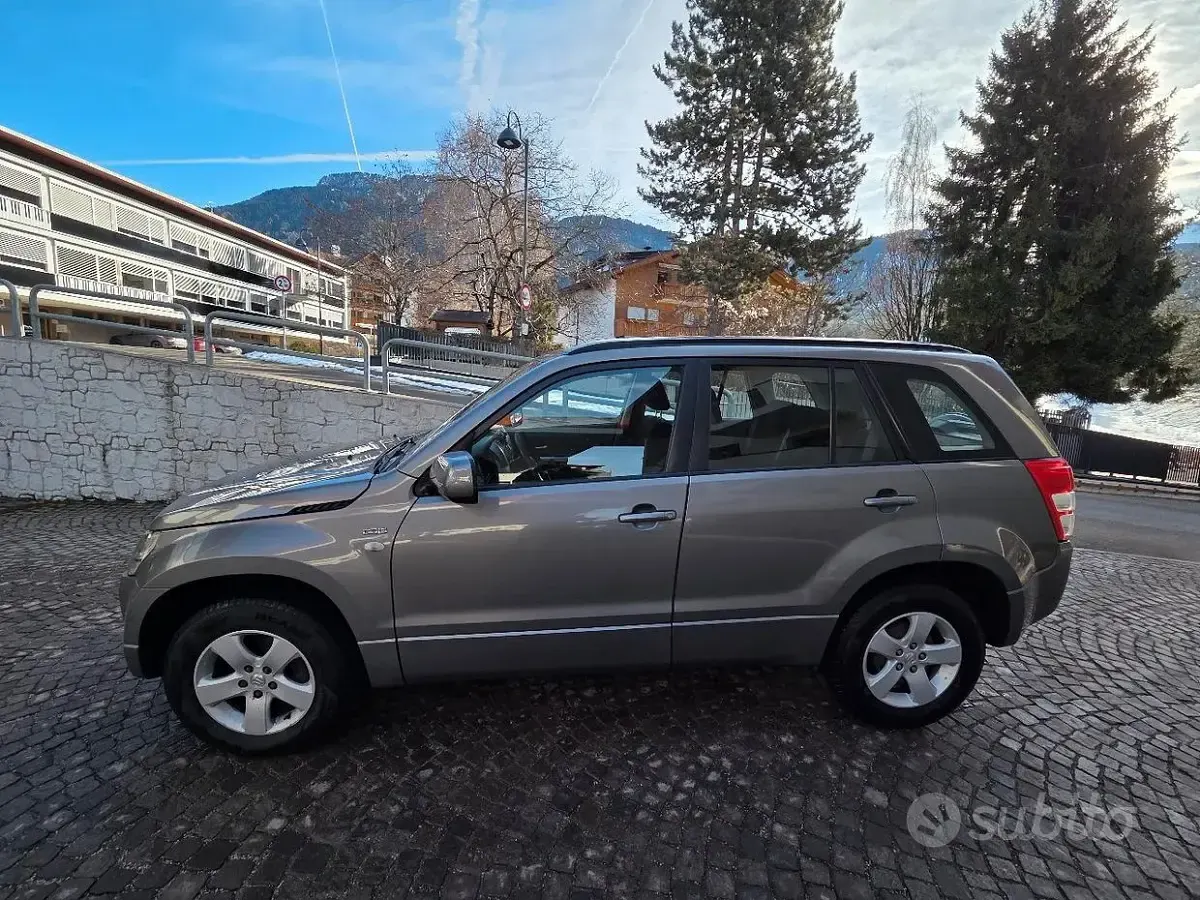 Usata Suzuki Grand Vitara 129 CV (94 kW) 2005 Grigio Station wagon