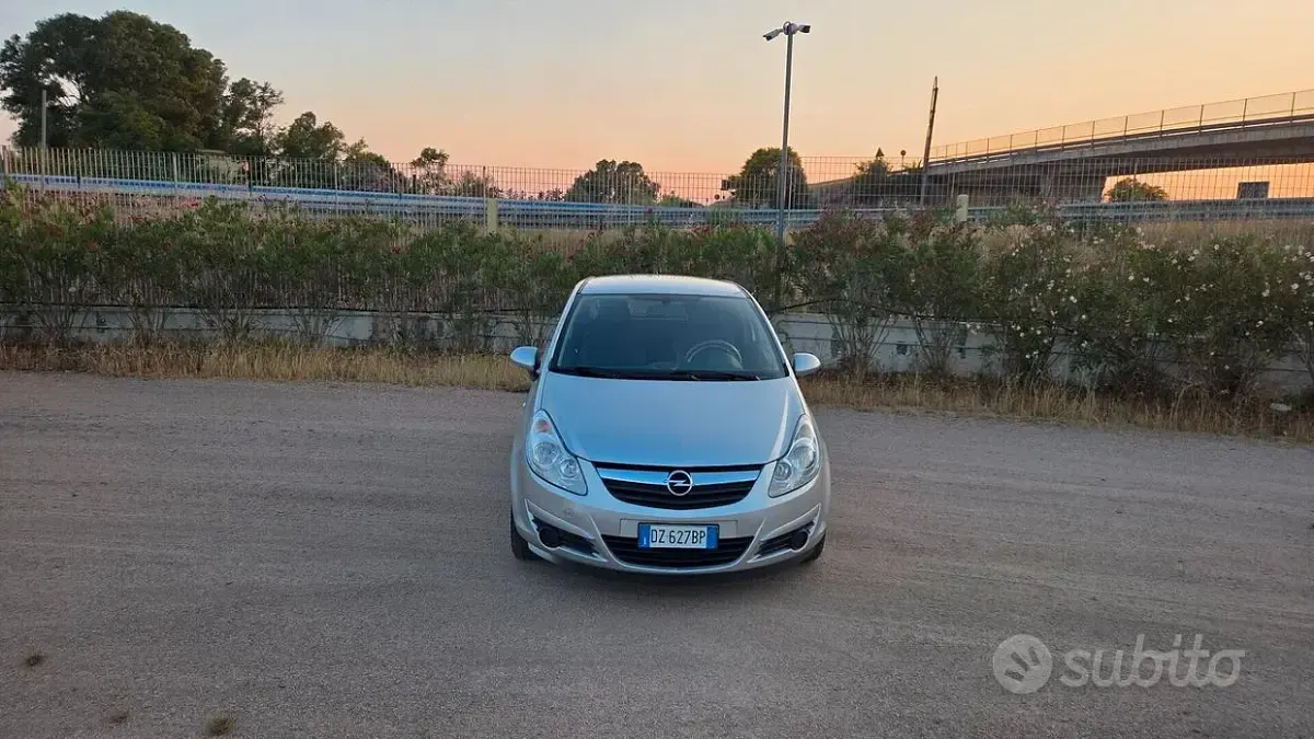 Usata Opel Corsa 65 CV (47 kW) 2011 Grigio Utilitaria