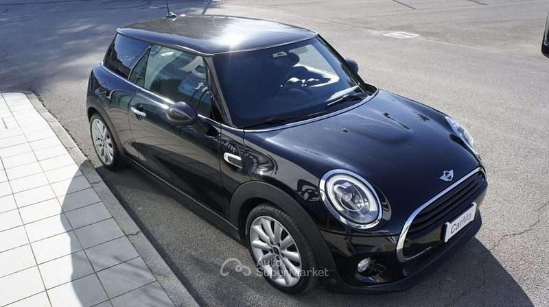Usata Mini Cooper D Hype 116 CV (85 kW) 2017 Nero Utilitaria