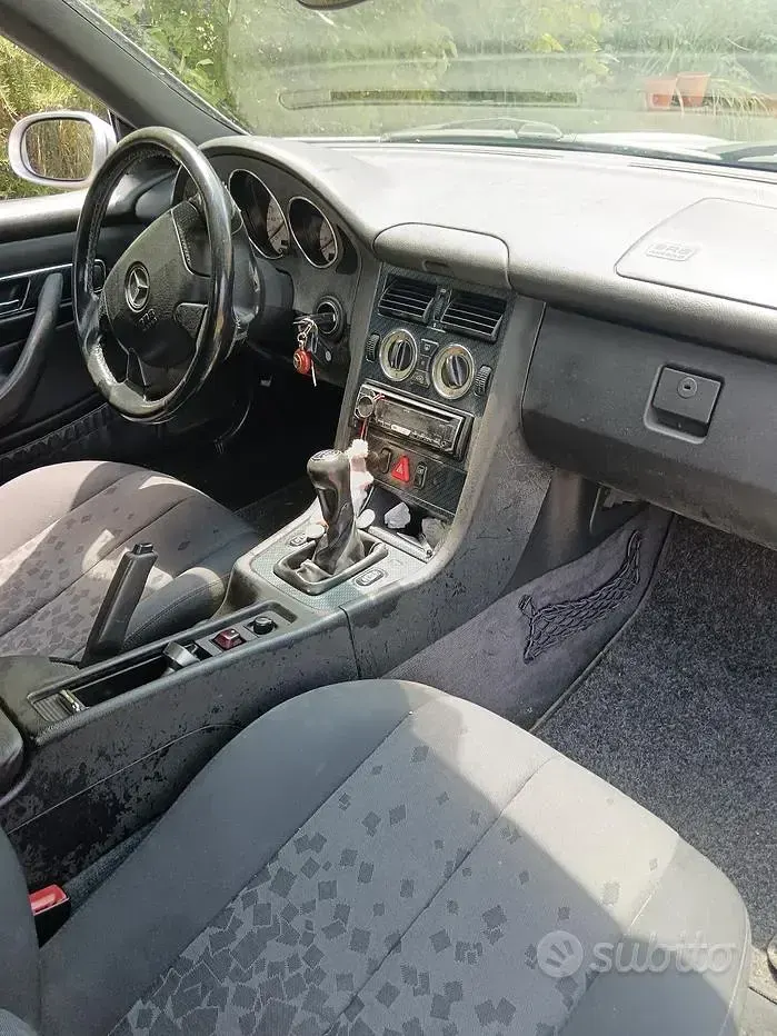 Usata Mercedes SLK200 136 CV (100 kW) 1999 Grigio Cabrio