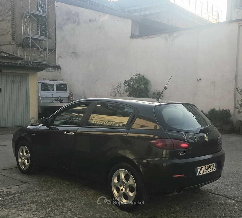 Usata Alfa Romeo 147 120 CV (88 kW) 2006 Nero Utilitaria
