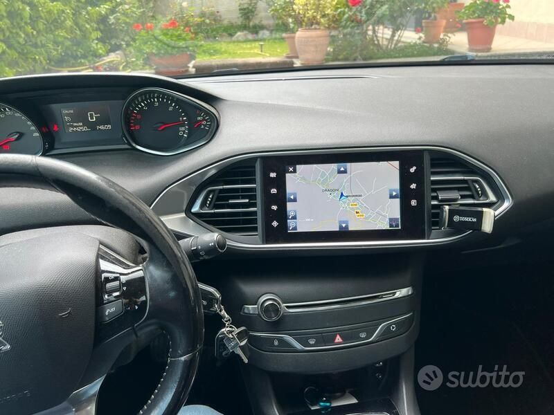 Usata Peugeot 308 116 CV (85 kW) 2015 Marrone Berlina