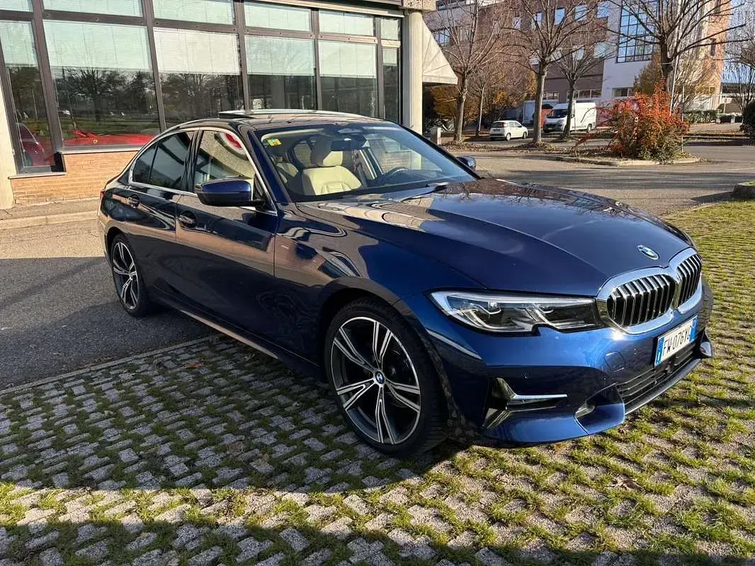 Usata BMW 320 Luxury Line 258 CV (189 kW) 2019 Blu/azzurro Berlina