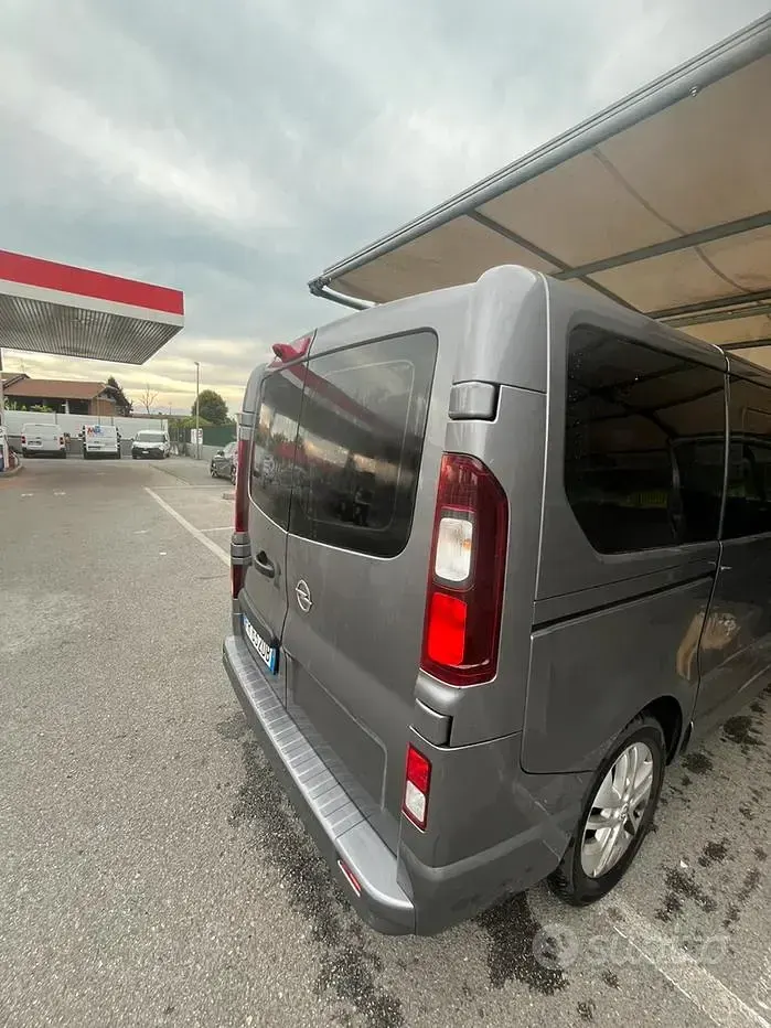 Usata Opel Vivaro 136 CV (100 kW) 2018 Grigio Monovolume