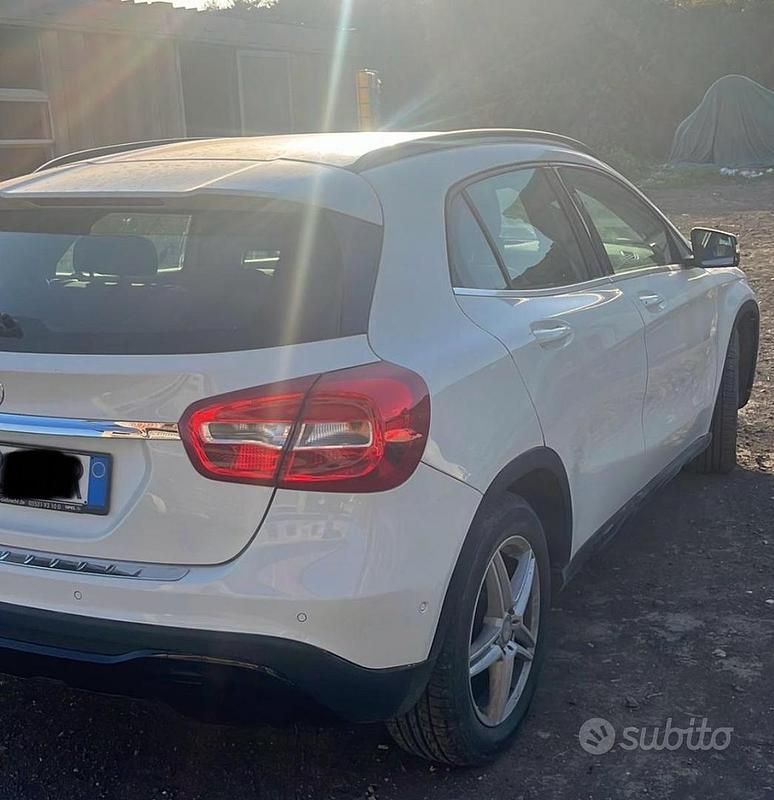 Usata Mercedes GLA200 136 CV (100 kW) 2017 Bianco SUV