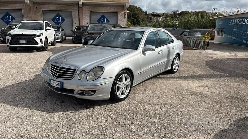 Grigio Usata 2008 Mercedes E280 Avantgarde Tre volumi | 4300 € (Ottimo prezzo) - Immagine 1/4