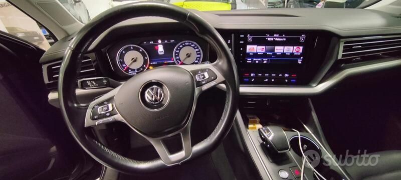 Usata VW Touareg 240 CV (176 kW) 2019 Nero SUV