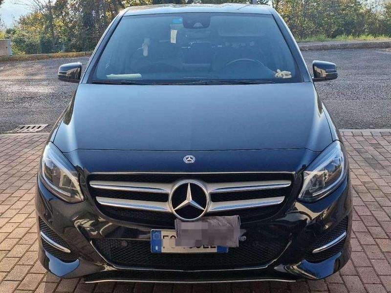 Usata Mercedes B200 136 CV (100 kW) 2018 Nero Monovolume