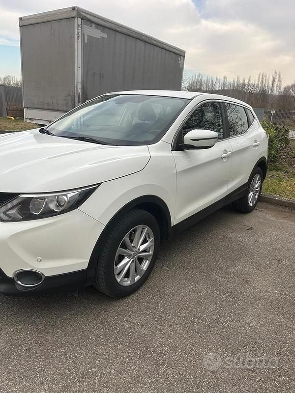 Usata Nissan Qashqai Acenta 115 CV (84 kW) 2015 Bianco SUV