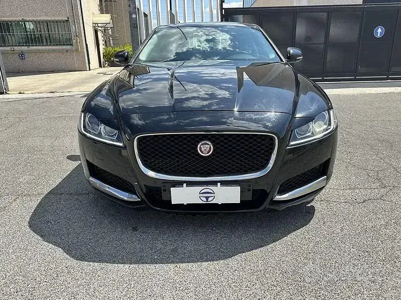 Usata Jaguar XF Portfolio 179 CV (131 kW) 2017 Nero Berlina