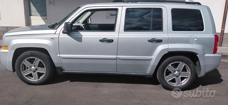 Usata Jeep Patriot 140 CV (102 kW) 2008 Grigio SUV