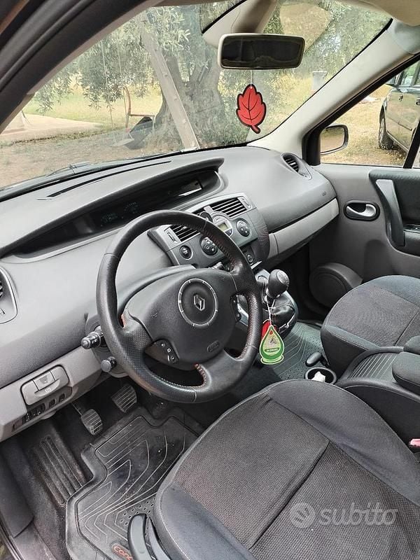 Usata Renault Scénic III 106 CV (77 kW) 2009 Monovolume