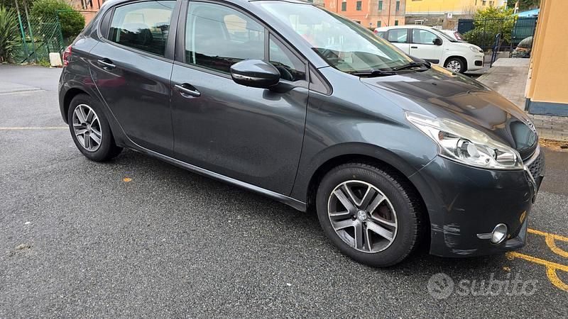 Usata Peugeot 208 Allure 68 CV (50 kW) 2015 Grigio Utilitaria