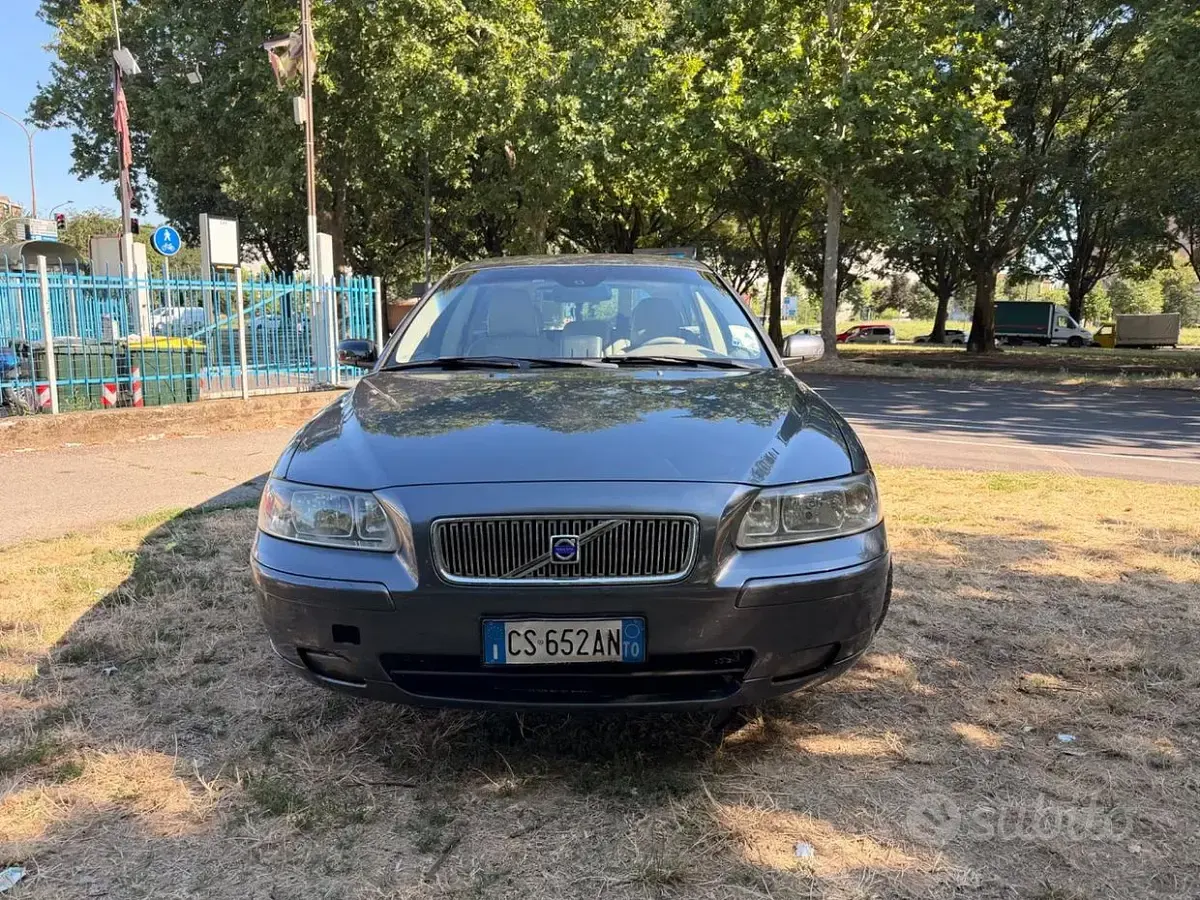 Usata Volvo V70 Summum 163 CV (119 kW) 2004 Grigio Station wagon