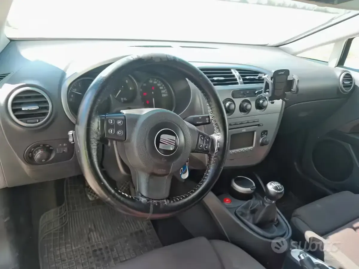 Usata Seat Leon 105 CV (77 kW) 2007 Nero Utilitaria