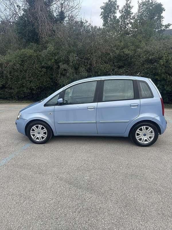 Usata Fiat Idea 69 CV (50 kW) 2005 Blu/azzurro Monovolume