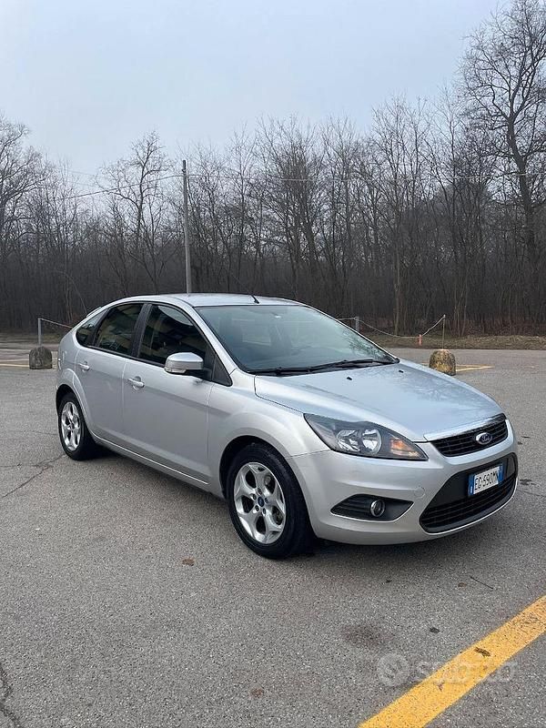 Usata Ford Focus Titanium 109 CV (80 kW) 2011 Grigio Berlina