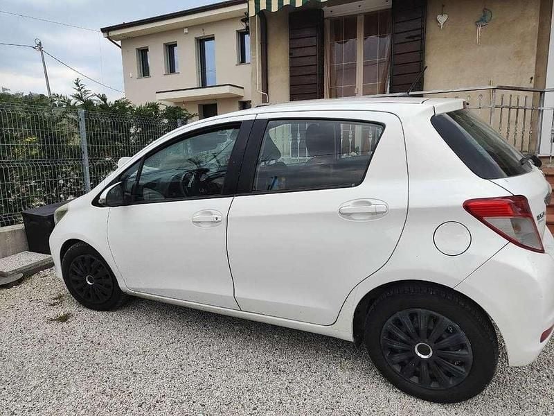 Usata Toyota Yaris Active 90 CV (66 kW) 2012 Utilitaria