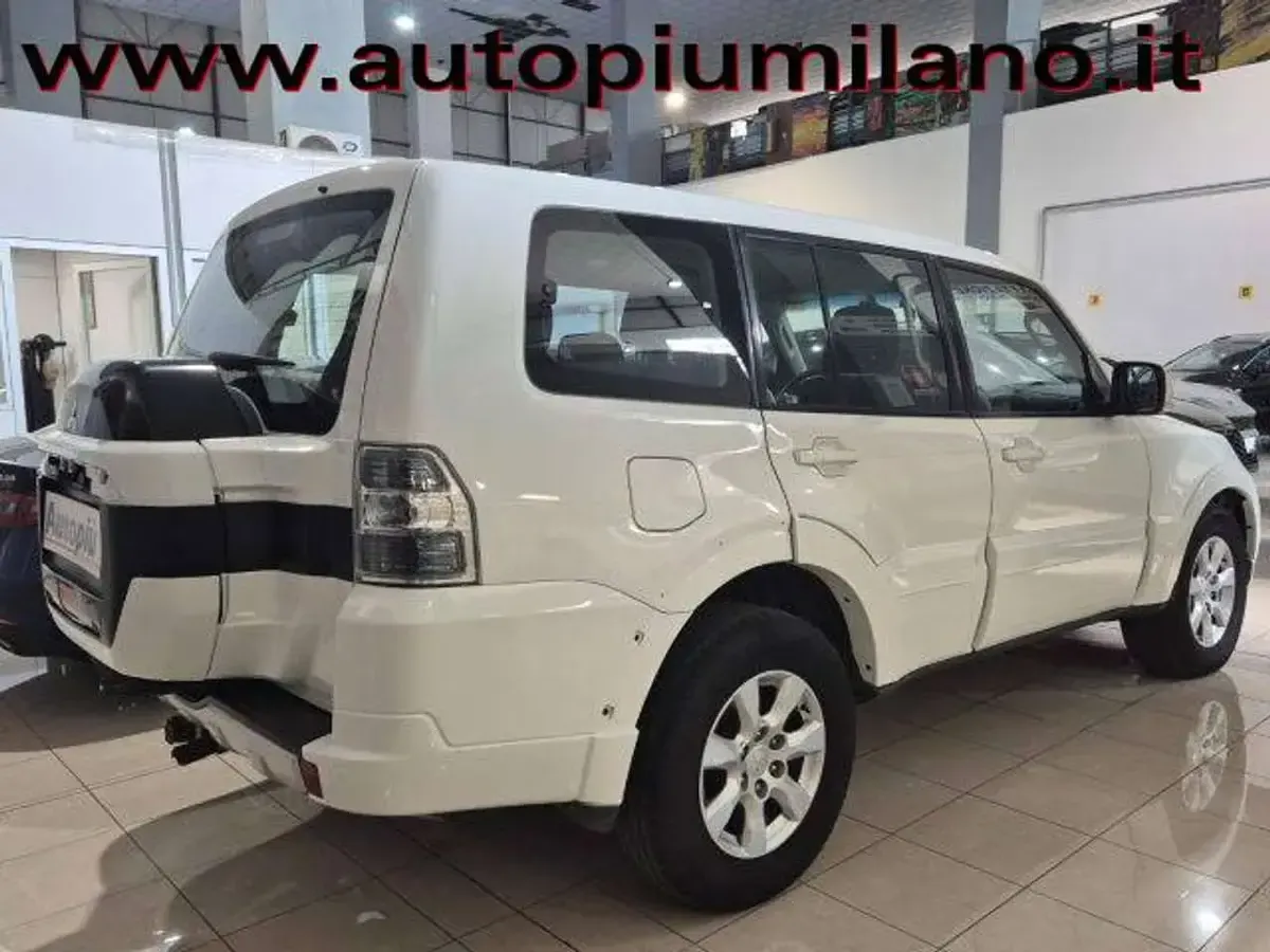 Usata Mitsubishi Pajero Intense 190 CV (139 kW) 2016 Bianco SUV