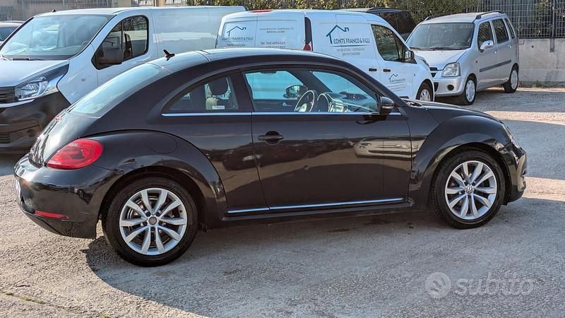 Usata VW Beetle 65 CV (47 kW) 2015 Nero Utilitaria
