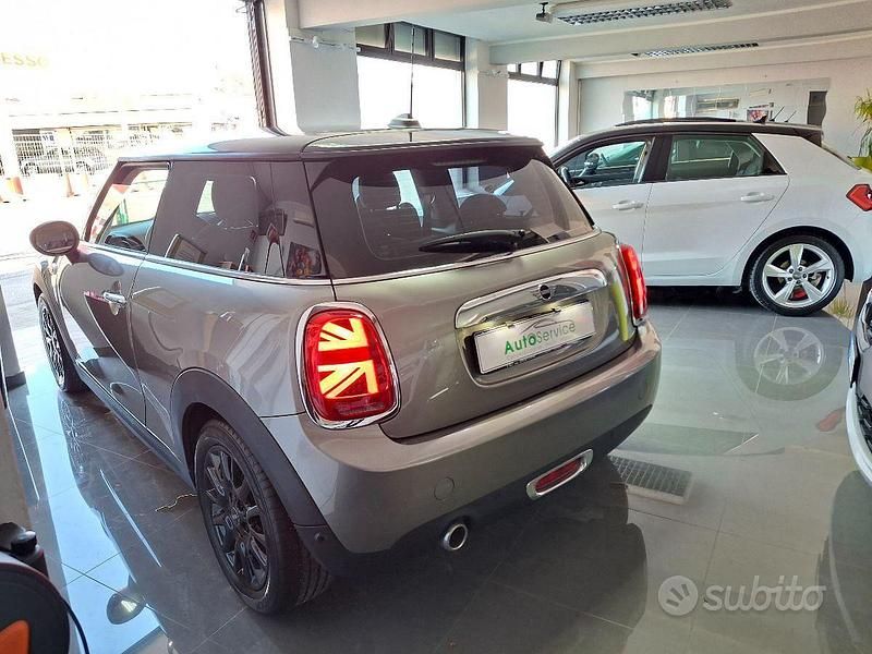 Begagnad Mini ONE Hype 102 HK (75 kW) 2019 Grå Halvkombi