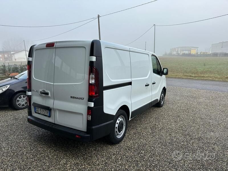 Usata Renault Trafic 120 CV (88 kW) 2021 Bianco Monovolume