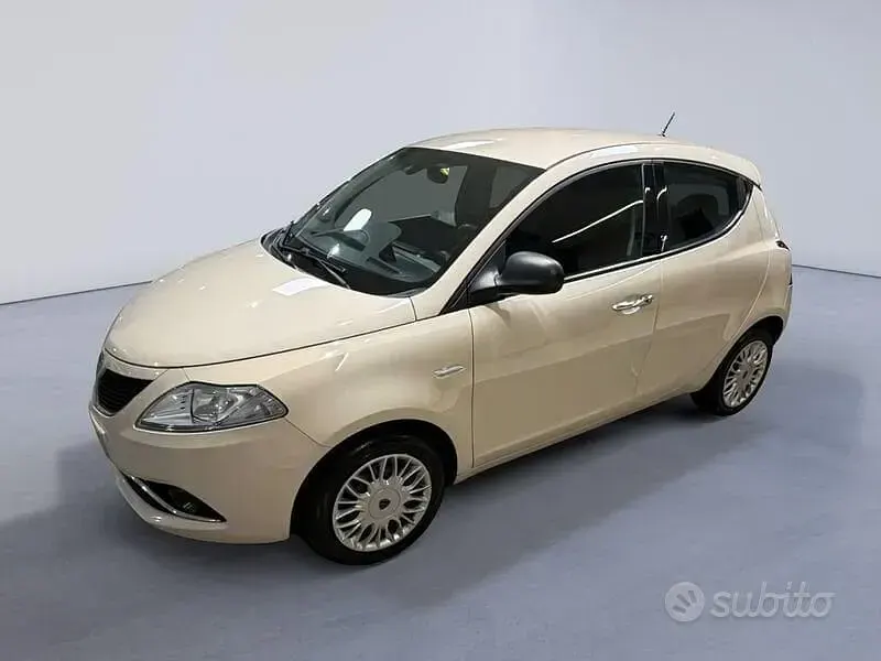 Usata Lancia Ypsilon Gold 69 CV (50 kW) 2016 Beige Utilitaria