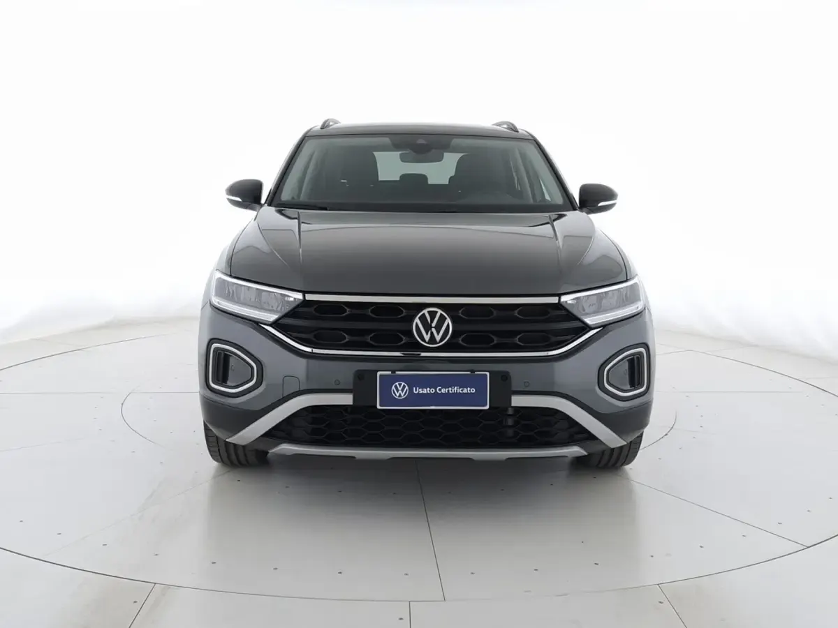 Usata VW T-Roc Life 110 CV (80 kW) 2023 Indium grey metallizzato nero SUV