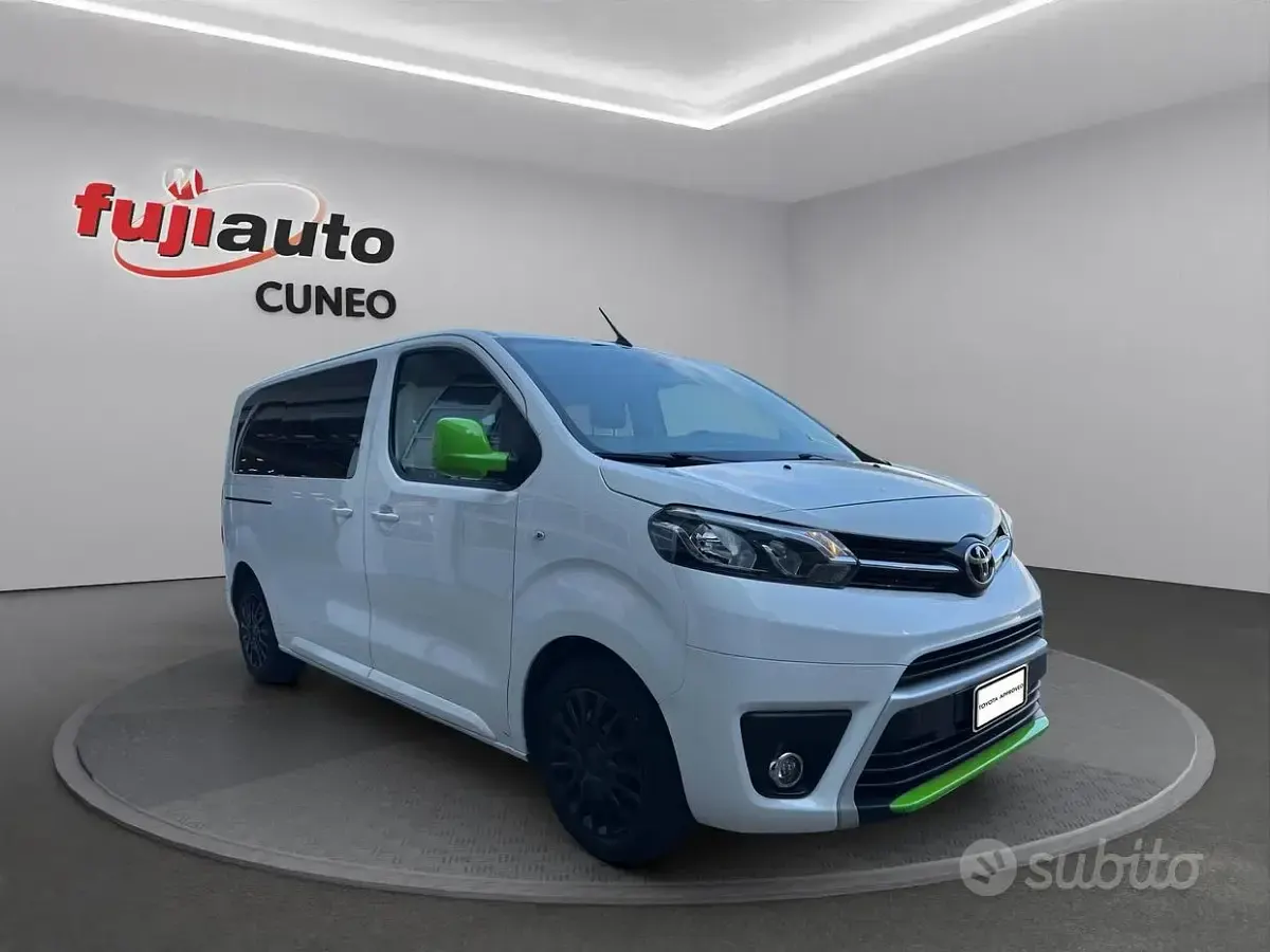 Usata Toyota Proace Verso Lounge 120 CV (88 kW) 2019 Bianco Station wagon