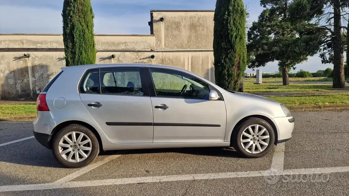 Usata VW Golf IV Trendline 75 CV (55 kW) 2004 Berlina