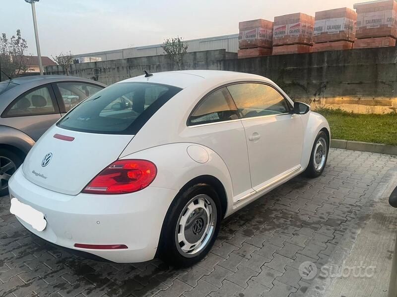 Usata VW Beetle 105 CV (77 kW) 2012 Bianco Utilitaria
