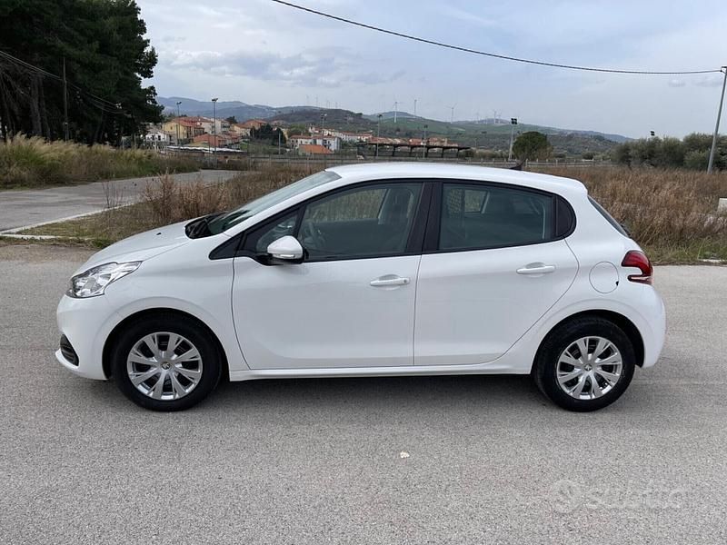 Usata Peugeot 208 Active 102 CV (75 kW) 2020 Bianco Utilitaria