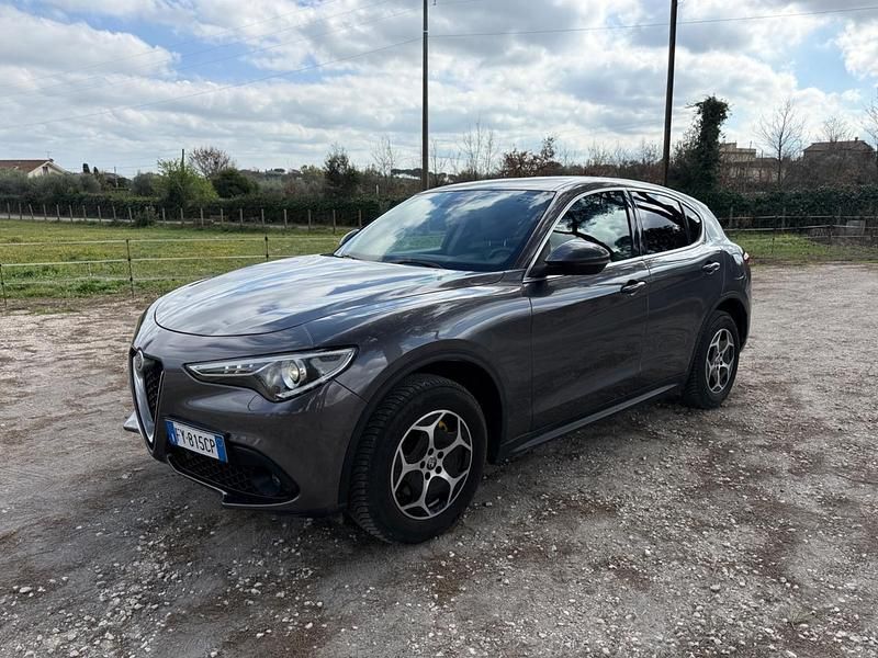 Second-hand Alfa Romeo Stelvio Executive 210 CP (154 kW) 2019 Gri SUV