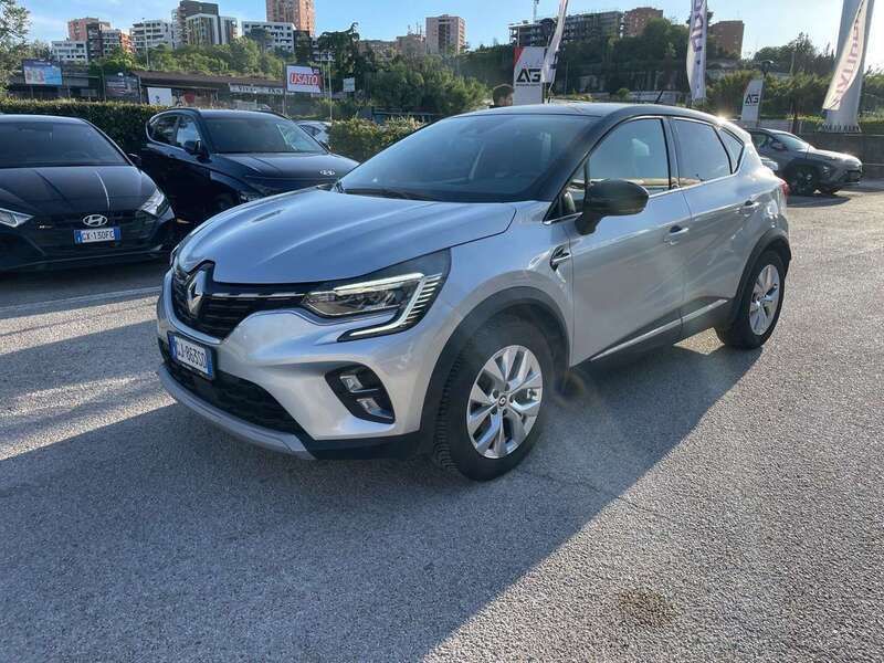 Grigio Usata 2022 Renault Captur Intens SUV | 17.900 € (Buon prezzo) - Immagine 1/4