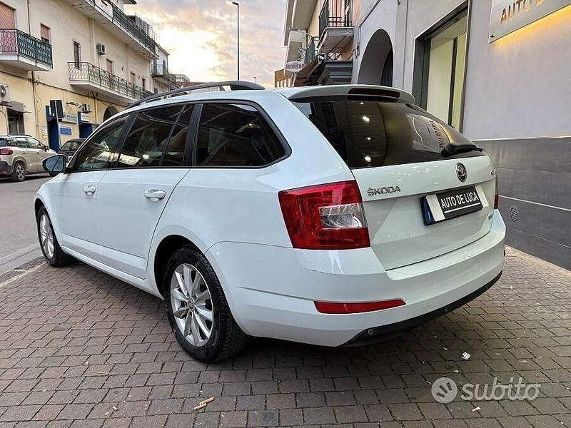 Usata Skoda Octavia Executive 110 CV (80 kW) 2016 Bianco Station wagon