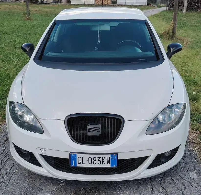 Usata Seat Leon Stylance 105 CV (77 kW) 2007 Bianco Utilitaria