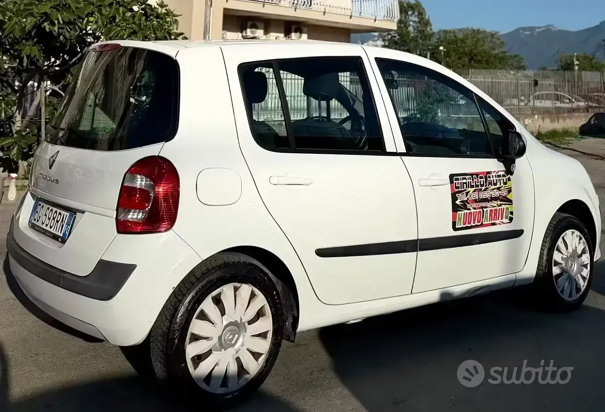 Usata Renault Modus 75 CV (55 kW) 2011 Bianco Monovolume