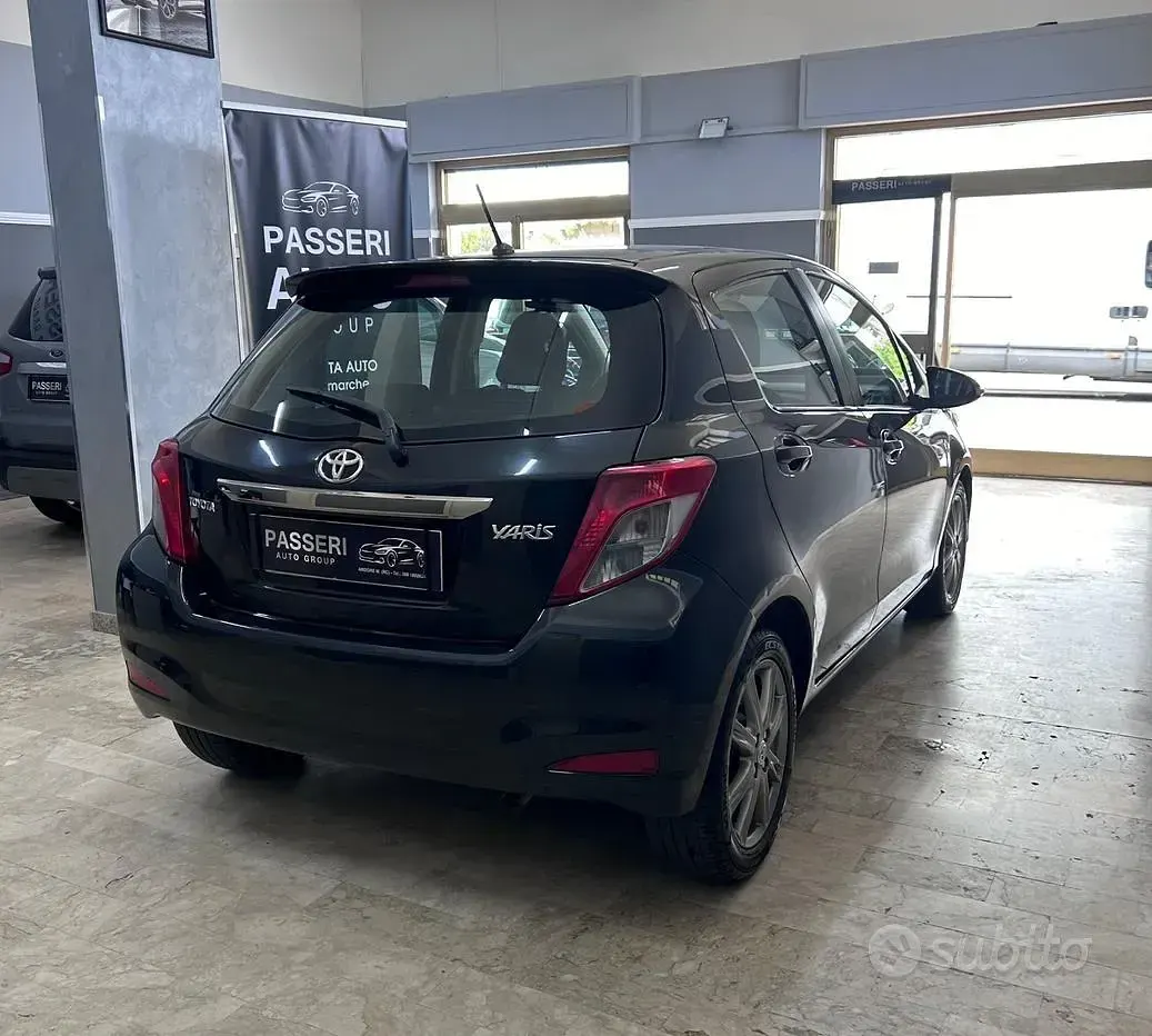 Occasion Toyota Yaris Style 90 ch (66 kW) 2013 Noir Citadine