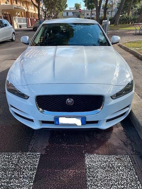 Usata Jaguar XE 180 CV (132 kW) 2018 Bianco Berlina