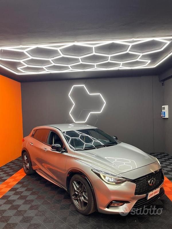 Usata Infiniti Q30 Sport Tech 170 CV (125 kW) 2017 Argento Berlina