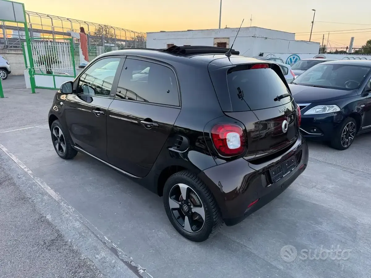 Usata Smart ForFour 71 CV (52 kW) 2018 Marrone Utilitaria