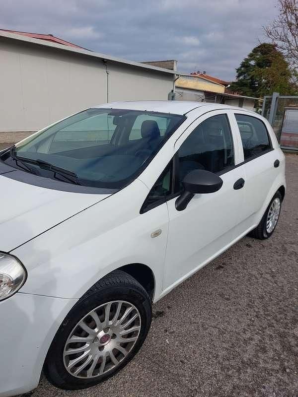 Usata Fiat Grande Punto 75 CV (55 kW) 2009 Bianco Utilitaria