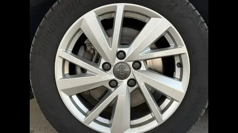 Käytetty Audi Q2 Business 150 HP (110 kW) 2017 Hopea Katumaasturi