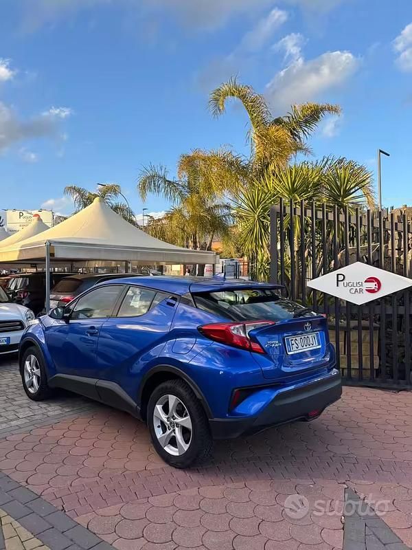 Usata Toyota C-HR Active 116 CV (85 kW) 2018 Blu SUV