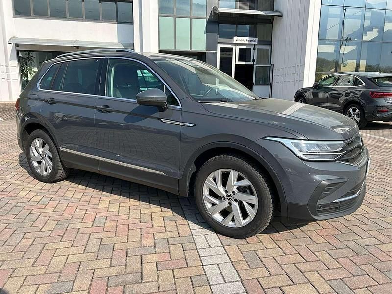 Usata VW Tiguan 150 CV (110 kW) 2023 Grigio SUV