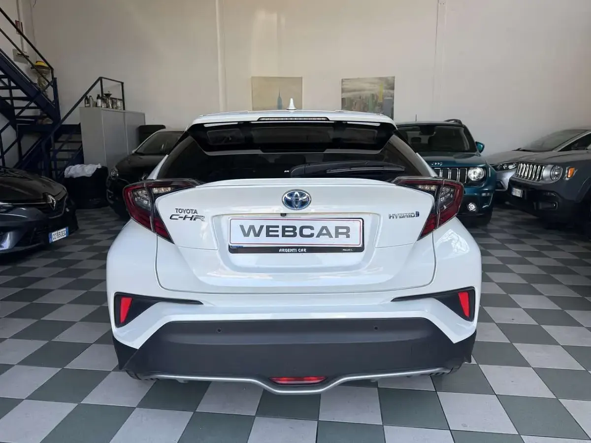Usata Toyota C-HR Lounge 98 CV (72 kW) 2017 Bianco SUV