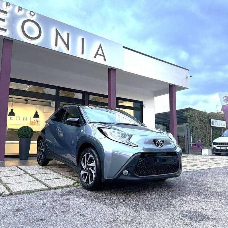Nuova Toyota Aygo X Team 72 CV (52 kW) 2025 Celestite grey /night sky blac SUV