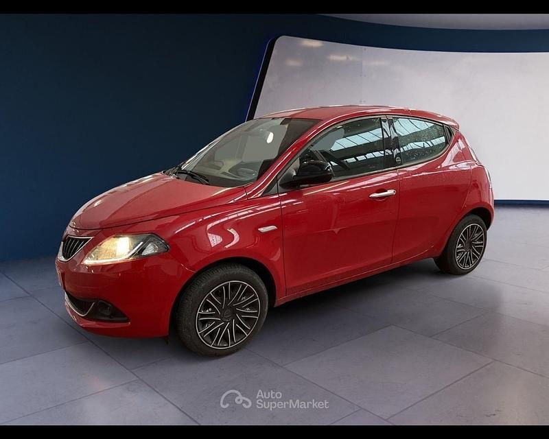 Usata Lancia Ypsilon Gold 69 CV (50 kW) 2021 Rosso Utilitaria