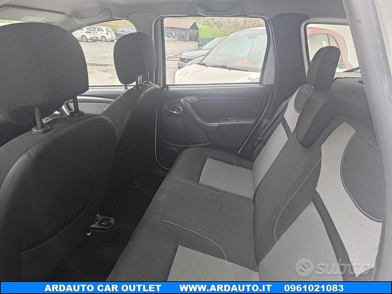 Begagnad Dacia Duster Lauréate 110 HK (80 kW) 2016 Vit SUV